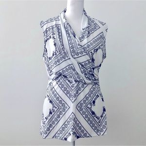 DKNY Black And White Sleeveless Cross Over Sleeveless Blouse Top M NWOT